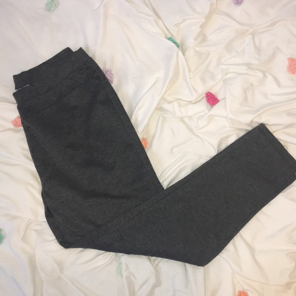 Grey avenue Leggings size 18/20 Average